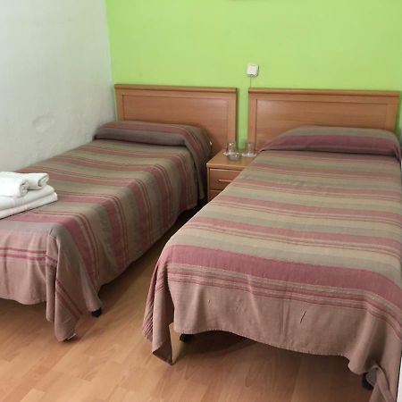 Pension Alberdi Барселона Экстерьер фото